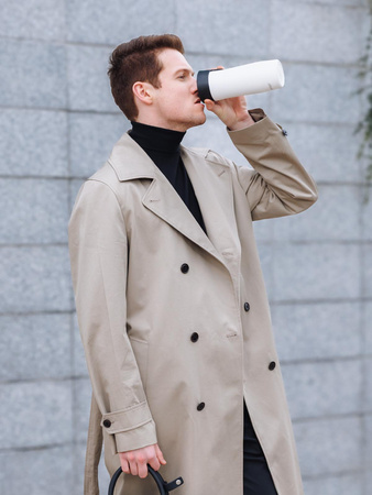 Vaso Térmico Contigo West Loop 3.0 470ml - Bulldog francés - Blanco mate