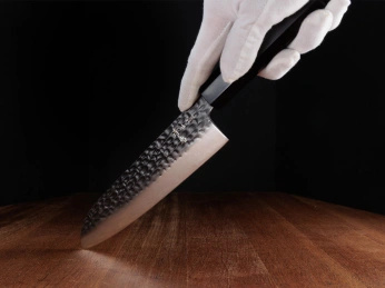 Aka Tori Damaszener-Santokumesser 7" mit Gravur - Tokyo Black